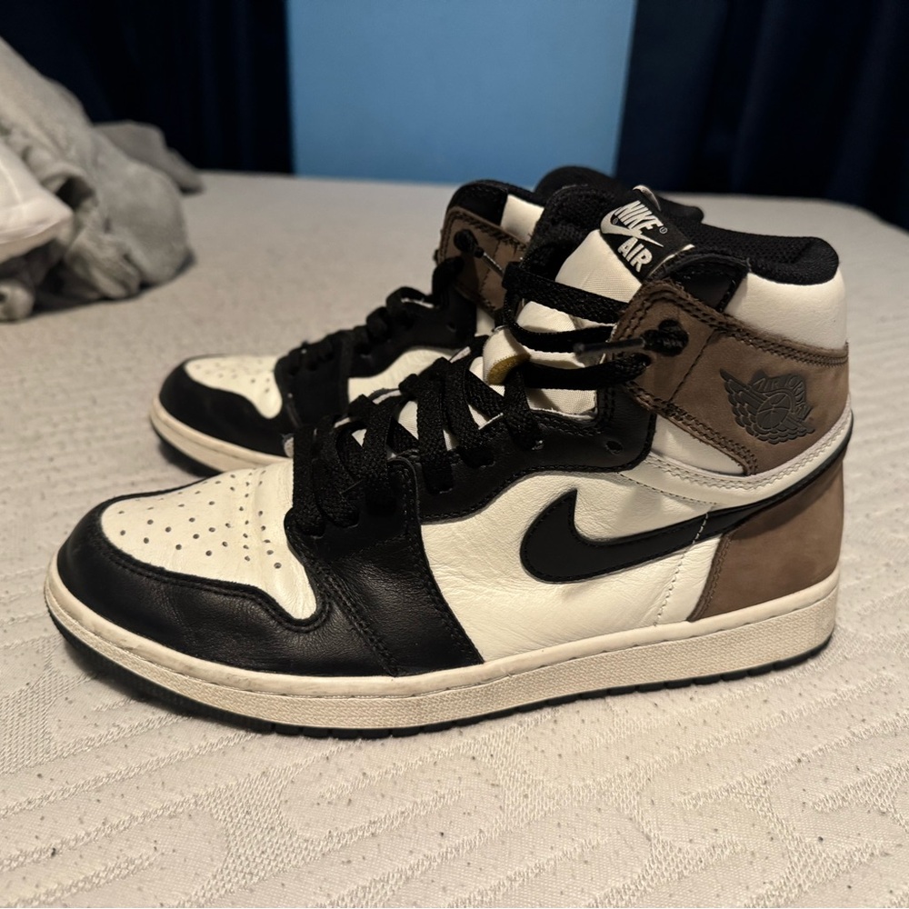 Air Jordan 1 Mocha- Size 9.5 Lightly Used No box